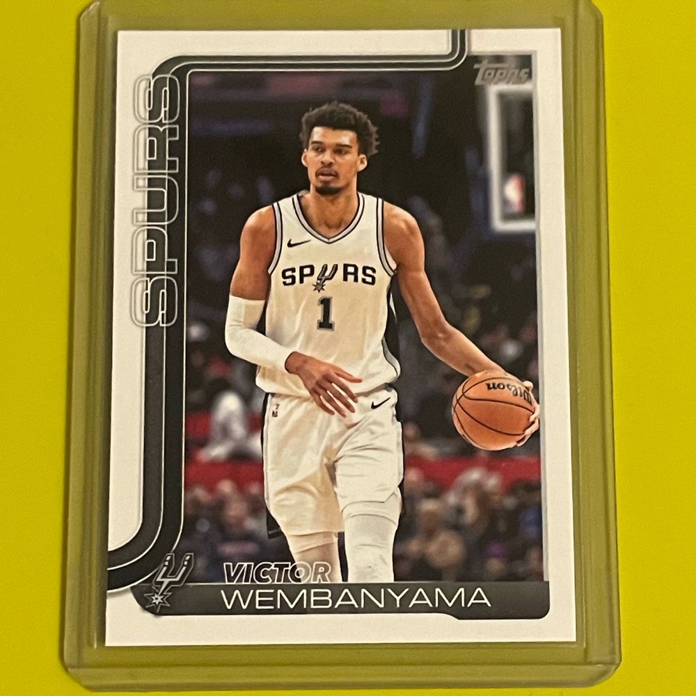Victor Wembanyama #195 2025-26 Topps Basketball Trading Card